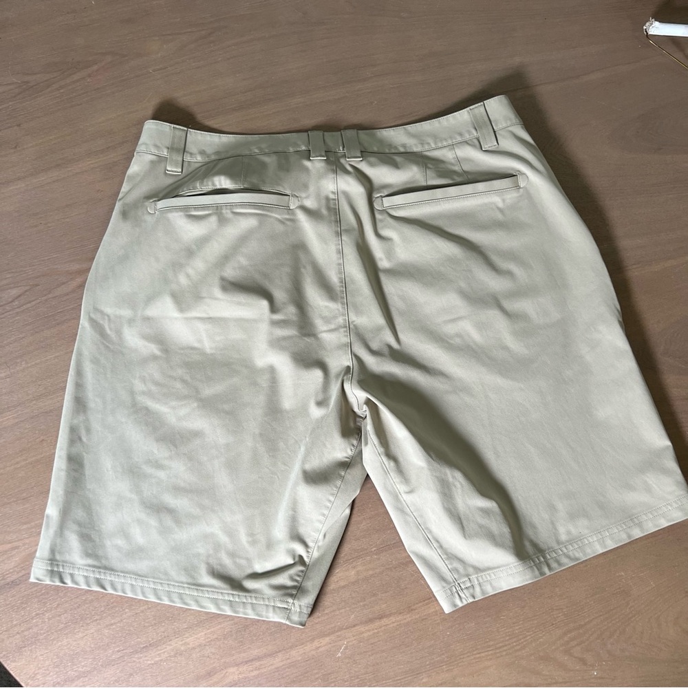 Rhone Men’s 9" Commuter® Shorts Size 34 Tan Khaki Performance Golf Shorts - Picture 5 of 13